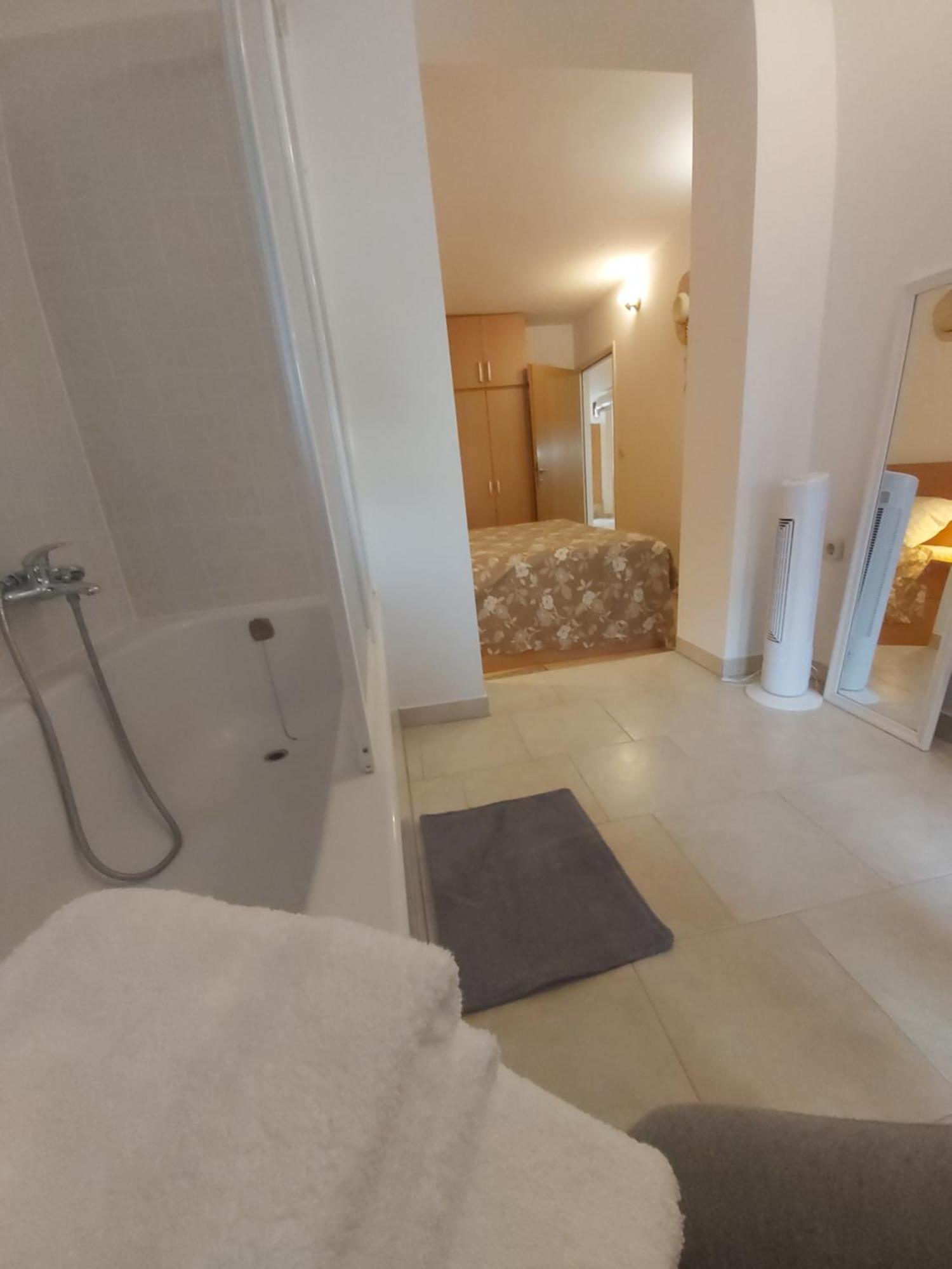 Apartman Luce With Shared Pool Zadar Extérieur photo