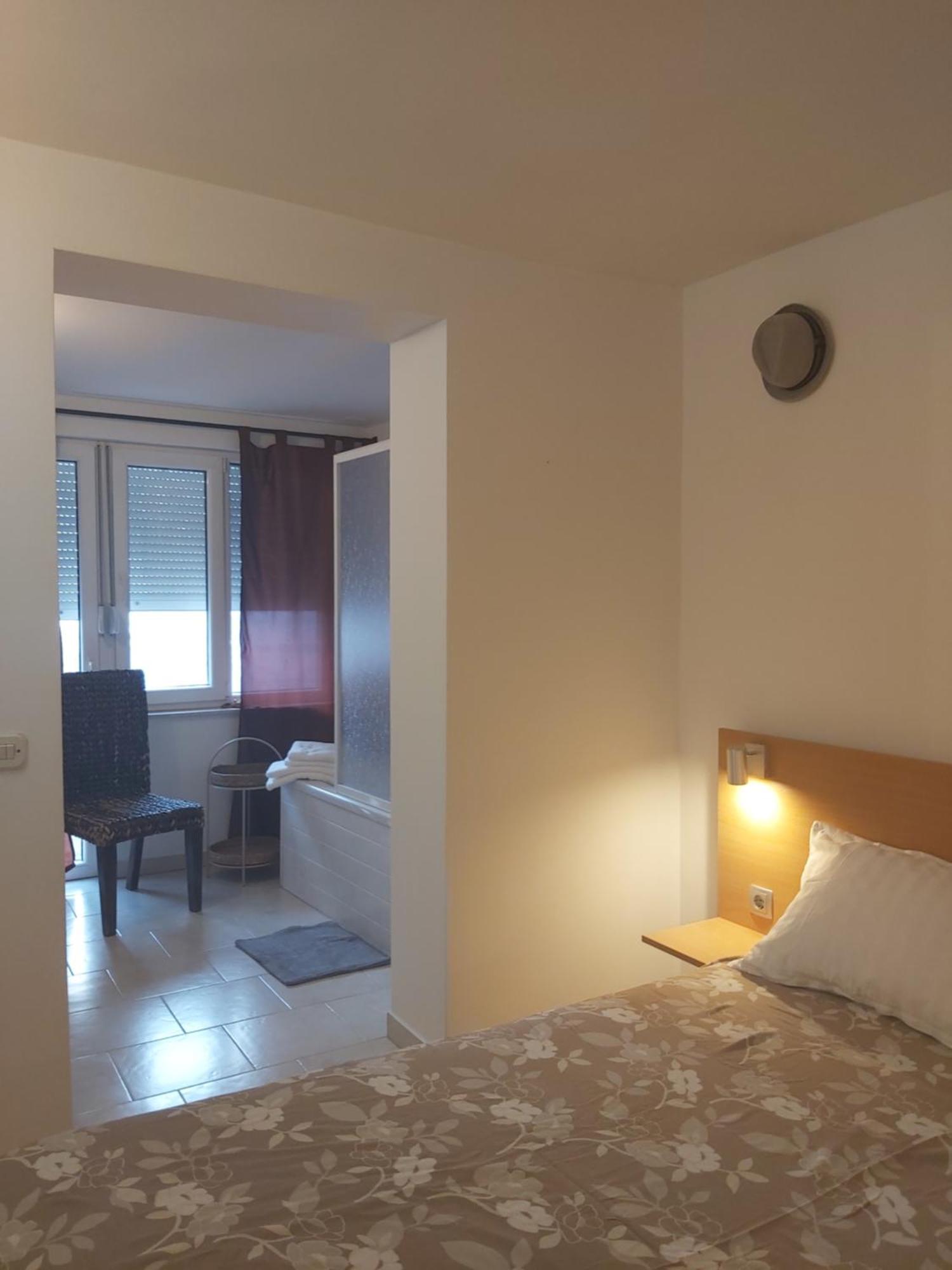 Apartman Luce With Shared Pool Zadar Extérieur photo